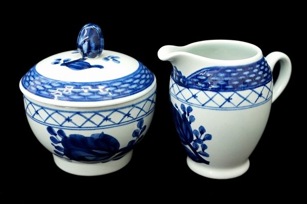 品格のあるブルーが落ち着きを生みます！ロイヤルコペンハーゲン シュガーポットをお売りいただきました