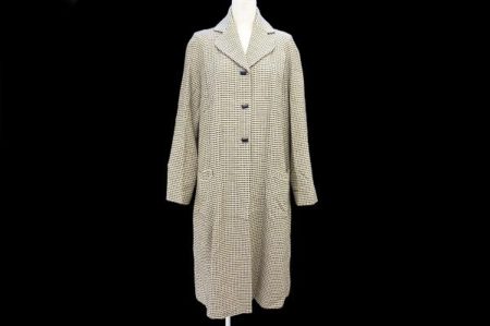 お出かけにも旅行にも！さまざまな場面で使える！シビラのAラインコートを買取しました