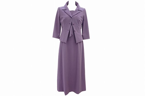 味のあるおしゃれなパープルが素敵！シビラのワンピーススーツをお売りいただきました