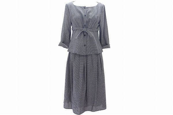 1セットあると便利な注目アイテム！シビラのスカートスーツをお売りいただきました