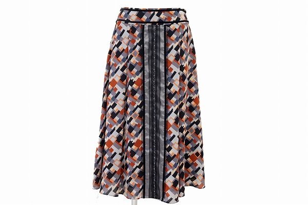 上品な絵柄で注目度もアップします！ヒロコビスのシフォンスカートをお売りいただきました