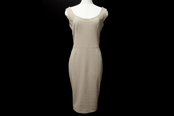 タイトなデザインでしっとりと決まる！ジュンコシマダのワンピースをお売りいただきました