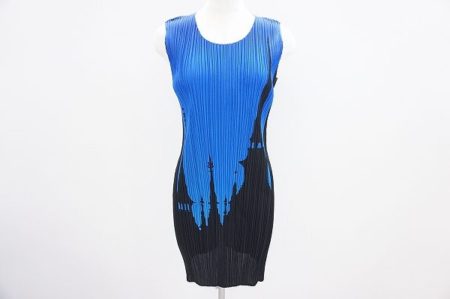 ブルーとブラックのコントラストが素敵！プリーツプリーズのチュニックをお売りいただきました