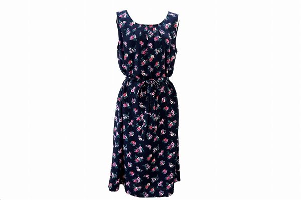 チャーミングで女性らしい雰囲気が特長！ローラアシュレイのワンピースをお売りいただきました