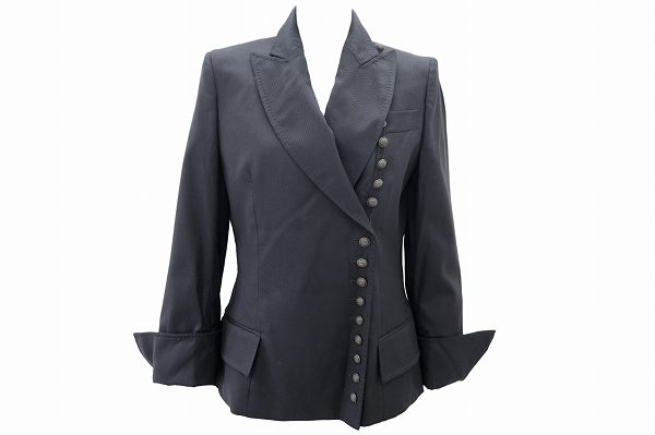 一列に並んだ装飾がアクセントに！ジャンフランコフェレ のジャケットをお売りいただきました