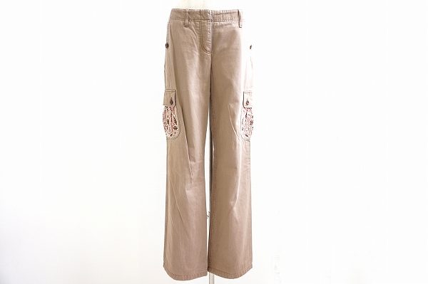 所々の刺繍がアクセントになります！ヒューゴ・ボスのパンツをお売りいただきました