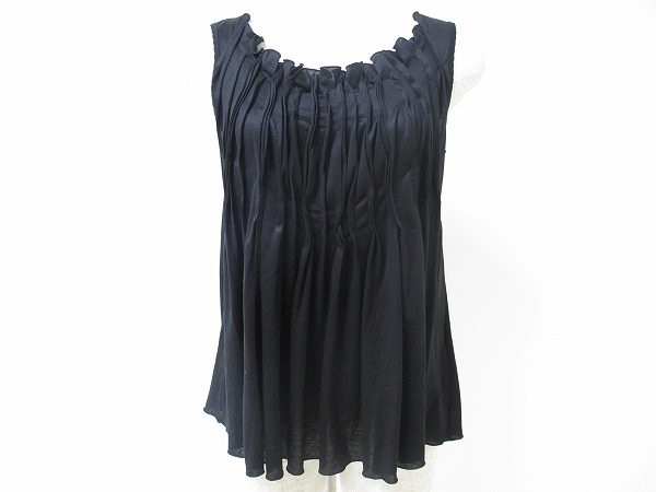 バランスのよいフリルがポイント！アドーアのノースリーブカットソーをお売りいただきました