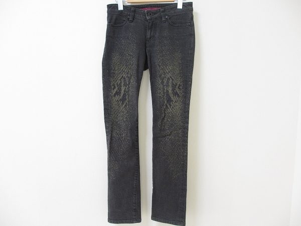 イッセイミヤケのデニムを含め、今の気分でないブランドデニムをまとめて買取いたしました