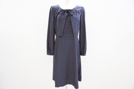 シンプルな中にも可愛らしさが隠れています！アマカのドットワンピースをお売りいただきました