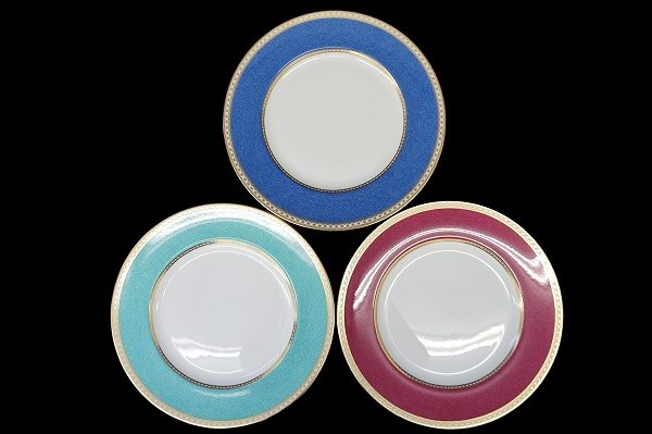 シンプルかつ存在感ある食器をお探しの方に！ウェッジウッド プレート 27cm 3枚セットをお売りいただきました