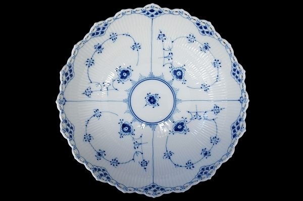 サラダからフルーツまで!多様に使える ロイヤルコペンハーゲンのブルーフルーテッド フルレース サラダ ボウルを買取しました