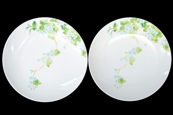 涼し気な食器でスイーツもより素敵に演出できる！ティファニーのデザート プレートをお売りいただきました