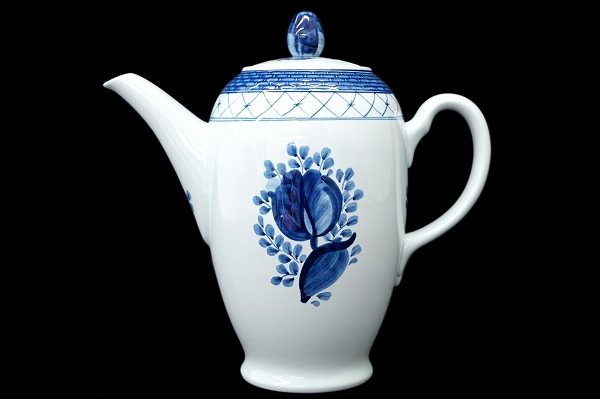 こだわりのコーヒータイムを演出したいなら!ロイヤルコペンハーゲンのトランクェーバー コーヒーポットをお売りいただきました
