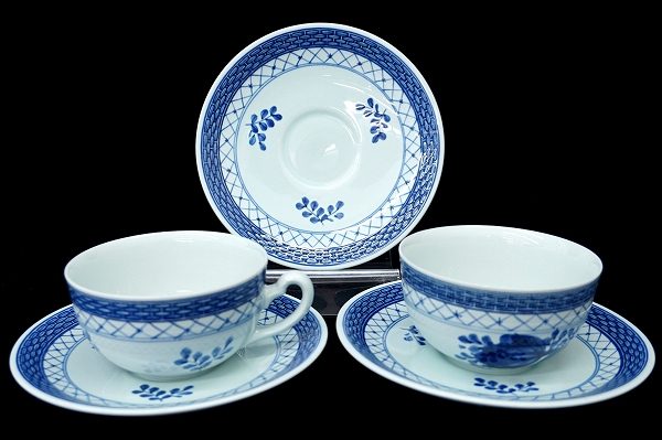 ティーブレークを素敵な時間にしてくれます!ロイヤルコペンハーゲンのトランクェーバー ティー カップ&ソーサーをお売りいただきました