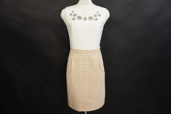 首元ビジューがアクセントに!チェスティのワンピースをお売りいただきました