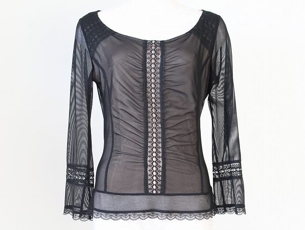 デコルテを綺麗にみせてくれる嬉しいアイテム！BCBGマックスアズリア カットソー を買取しました