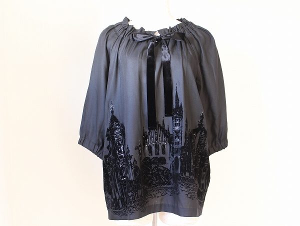 レアな丈七分袖が清楚な雰囲気にしてくれる！イクコのカットソーをお売りいただきました