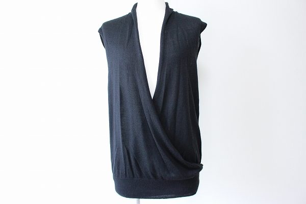 1枚あると活用機会が多くなる!アンタイトルのジレをお売りいただきました