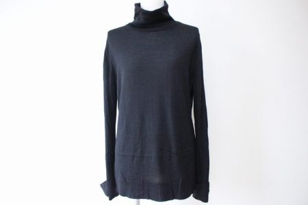 首元もスラっとした印象へと導いてくれる！ダーマのセーターをお売りいただきました