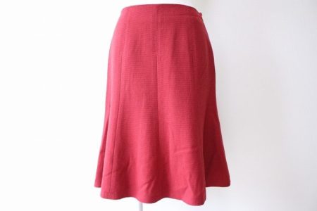 カラフルトップスに抵抗がある方はボトムスからトライしませんか トラサルディのスカートを買取しました