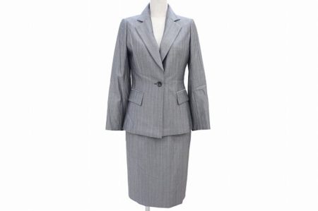 1セットあれば多岐にわたって使える！ロロピアーナのスーツ3点セットをお売りいただきました