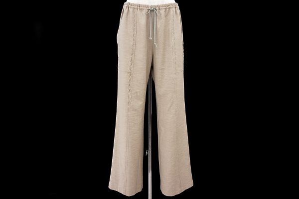 スラっとした足長効果も期待できます！プリーツプリーズのパンツをお売りいただきました