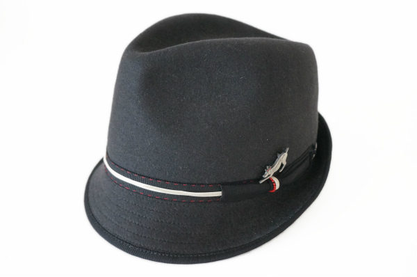 シンプルな中にも味がある！クラウンクラウンのフェルトハットをお売りいただきました