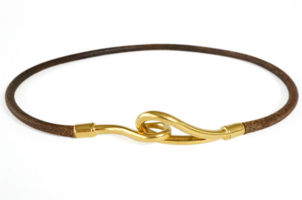 マンネリコーデにプラスするだけで違った印象になれる!エルメスのブレスレットをお売りいただきました