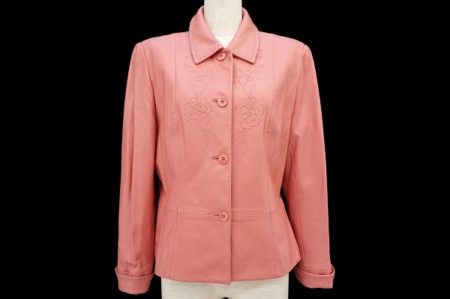 上品なピンクで優しい印象が叶う！マダムジョコンダのレザージャケットをお売りいただきました