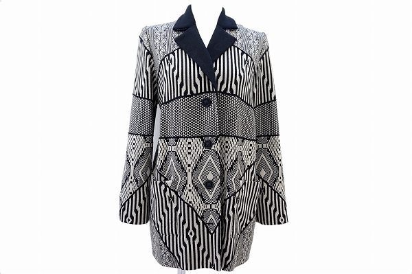 どこか目を奪われる柄がポイントです！斉藤都世子のニットジャケットを買取しました