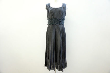 繊細なプリーツで清楚感を演出！デュアルビュー ワンピースをお売りいただきました