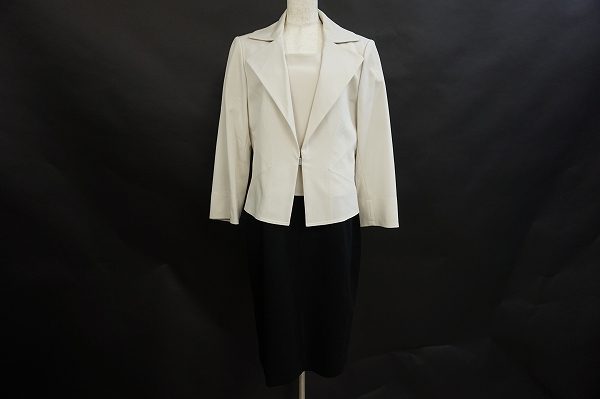 スマートに決まる便利なデザインです！モガ ワンピーススーツを買取しました