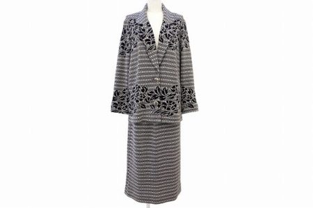 品の良いセットアップで上品な印象に！斉藤都世子のセットアップをお売りいただきました