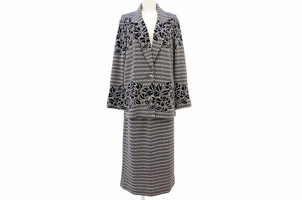 品の良いセットアップで上品な印象に!斉藤都世子のセットアップをお売りいただきました