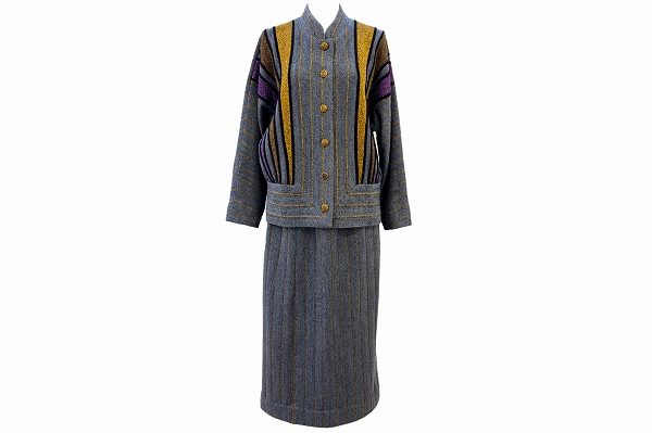 グレーとラメの相性が抜群です!斉藤都世子のスカートスーツをお売りいただきました