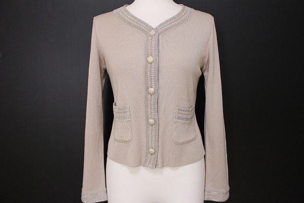 1枚で着ても品よく決まります!アルマアンローズ カーディガンをお売りいただきました