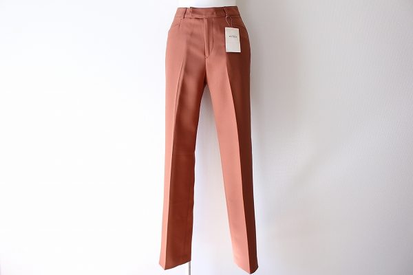ピンクのような上品ブラウンが素敵！マカフィーの新品同様パンツをお売りいただきました