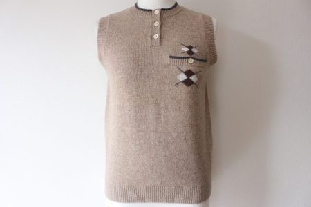 柔らかく優しい印象になれる！マドモアゼルノンノンのニットベストをお売りいただきました