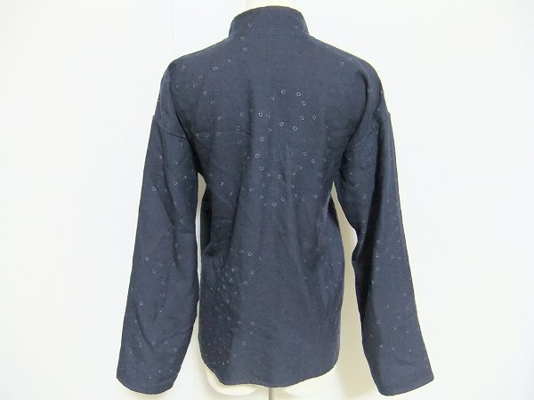 母親から洋服処分を依頼された方から、ヨーガンレールのジャケットを買取いたしました