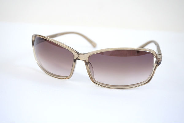 ブランド小物を一気に片付け!ミュウミュウのサングラスを買取いたしました