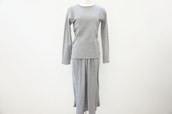 定番カラーのグレーでガンガン着回し可能です！プランテーションのセットアップをお売りいただきました