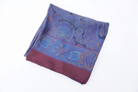 レア柄のペイズリーでコーディネートのワンポイントに！エトロのシルクスカーフをお売りいただきました