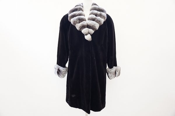 クリーニングなしでユキベルファムの毛皮コートを買取いたしました