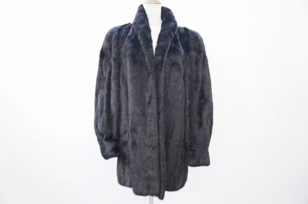 しっとりとしたコーディネートが完成します！サガミンクの毛皮コートをお売りいただきました