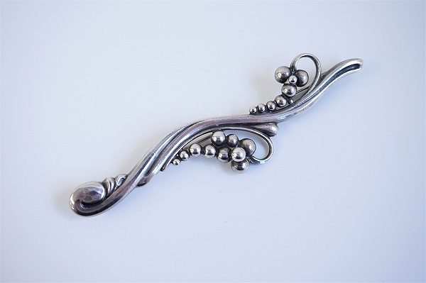 ちょっとアクセントをつけたい時に！ジョージ・ジェンセン ブローチ SV925 シルバー 葡萄を買取しました