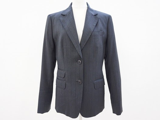 バーバーリーのストライプジャケットを美品状態で買取させて頂きました。