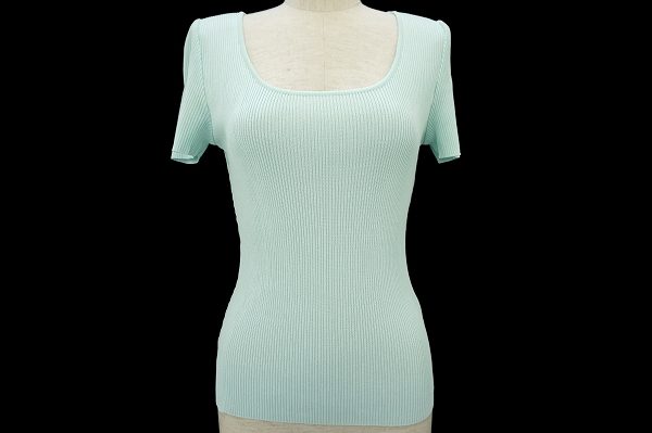 優しくも爽やかな雰囲気が素敵!フォクシーのリブニットを買取しました