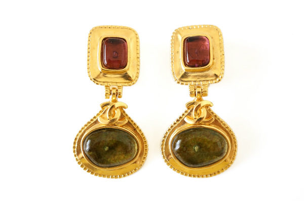 輝き放つイヤリングでお顔周りをさらに明るく！シャネルのイヤリングを買取しました