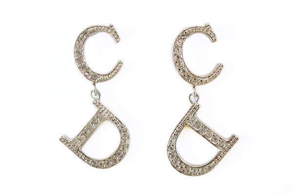 シンプルな中にも輝きは隠せない！クリスチャン・ディオール ピアスを買取しました