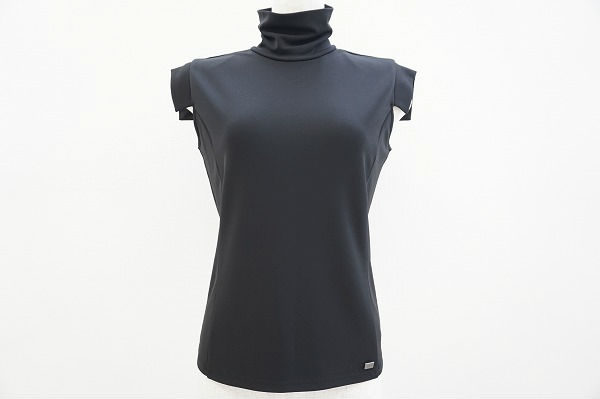 タイトな雰囲気がどこか色っぽくなる!フォクシーのカットソーを買取しました